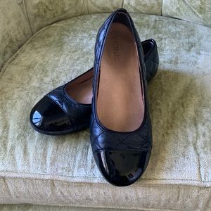 Vionic Flat- Desiree - Black Patent Toe with Quilted Body